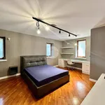 Rent 4 bedroom house of 300 m² in Napoli