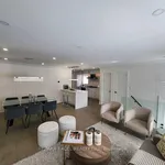 Maison de 2540 m² avec 4 chambre(s) en location à Toronto (Dorset Park)