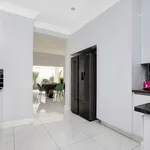 Rent 3 bedroom house of 278 m² in Sandton