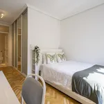 Rent a room of 100 m² in Madrid