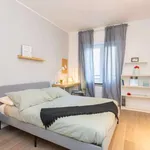 Rent 3 bedroom apartment in milan