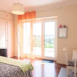 Rent a room of 300 m² in lisbon