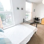 Rent 3 bedroom flat in Leeds