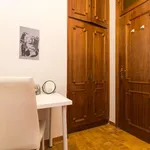 Rent a room of 120 m² in madrid