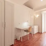 Rent a room of 80 m² in lisbon