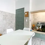 Rent a room of 210 m² in lisbon