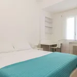 Rent a room of 160 m² in madrid