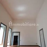 Affitto 3 camera appartamento di 125 m² in Naples