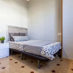 Rent a room of 175 m² in Valencia