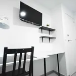 Rent a room of 95 m² in valencia