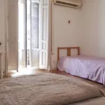 Rent a room of 280 m² in madrid