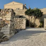 Rent 5 bedroom house of 300 m² in Ragusa