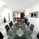 Rent 4 bedroom house of 240 m² in Marbella