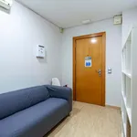 Rent a room of 250 m² in Valencia