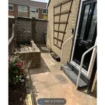 Rent 2 bedroom house in Kirklees