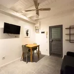 Rent 1 bedroom apartment of 30 m² in Barcelona