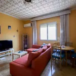 Rent a room of 81 m² in valencia