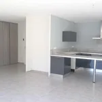 Rent 4 bedroom house of 111 m² in Plaissan