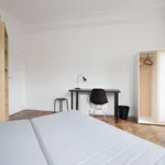 Rent a room of 100 m² in lisbon