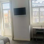 Rent a room of 100 m² in lisbon