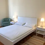 Rent a room of 120 m² in Lisbon