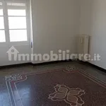 Affitto 5 camera appartamento di 195 m² in Savona