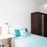 Rent a room of 90 m² in lisbon