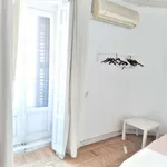 Rent a room of 280 m² in madrid