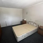 Rent 3 bedroom flat in East Midlands