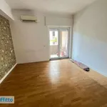 Affitto 4 camera appartamento di 150 m² in Naples