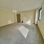 Affitto 5 camera appartamento di 80 m² in Cagliari