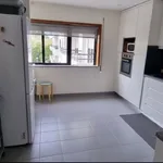 Rent 3 bedroom apartment of 130 m² in Porto, Paranhos