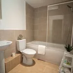 Rent 3 bedroom flat of 8 m² in London