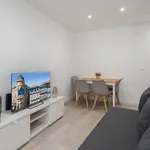 Rent 2 bedroom apartment of 90 m² in Porto