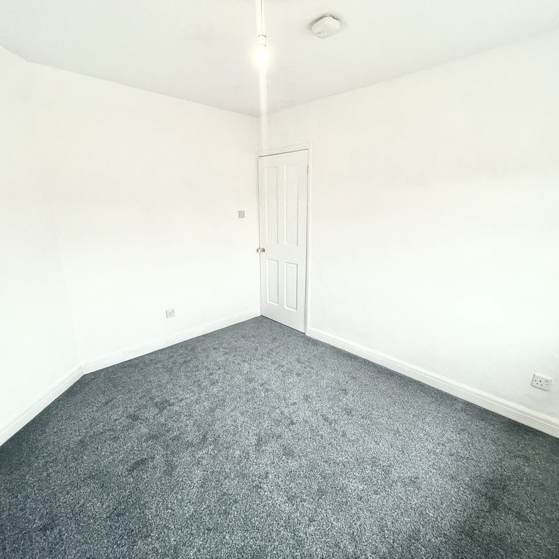 3 bedroom property to let in Edward Street, Eckington, Sheffield, S21 - £950 pcm Halfway