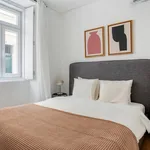 Rent 1 bedroom apartment of 450 m² in Lisbon