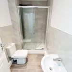 Rent 4 bedroom apartment in Leeds