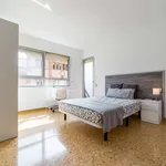 Rent a room of 120 m² in valencia