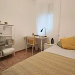 Rent a room of 90 m² in valencia