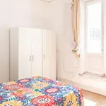 Rent a room of 220 m² in madrid