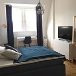 Miete 4 Schlafzimmer wohnung von 18 m² in Frankfurt