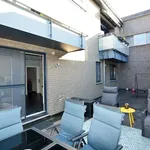 Modern appartement met 2 slpks, ruim terras en garage.