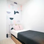 Rent a room of 77 m² in Barcelona