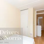 Rent 3 bedroom flat in London