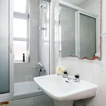 Rent a room of 85 m² in lisbon