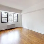 Rent 2 bedroom apartment of 1108 m² in Manhattan