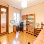 Alquilo 3 dormitorio apartamento de 90 m² en Oviedo