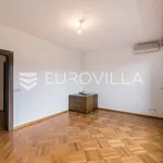 Rent 7 bedroom house of 450 m² in Zagreb