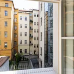 Rent 4 bedroom apartment in Prague