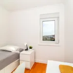 Rent 4 bedroom apartment in Lisbon